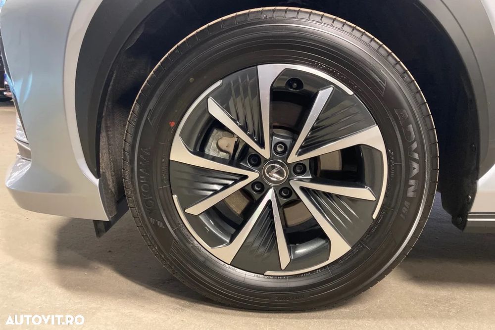 Lexus RZ 300e FWD Business - 10