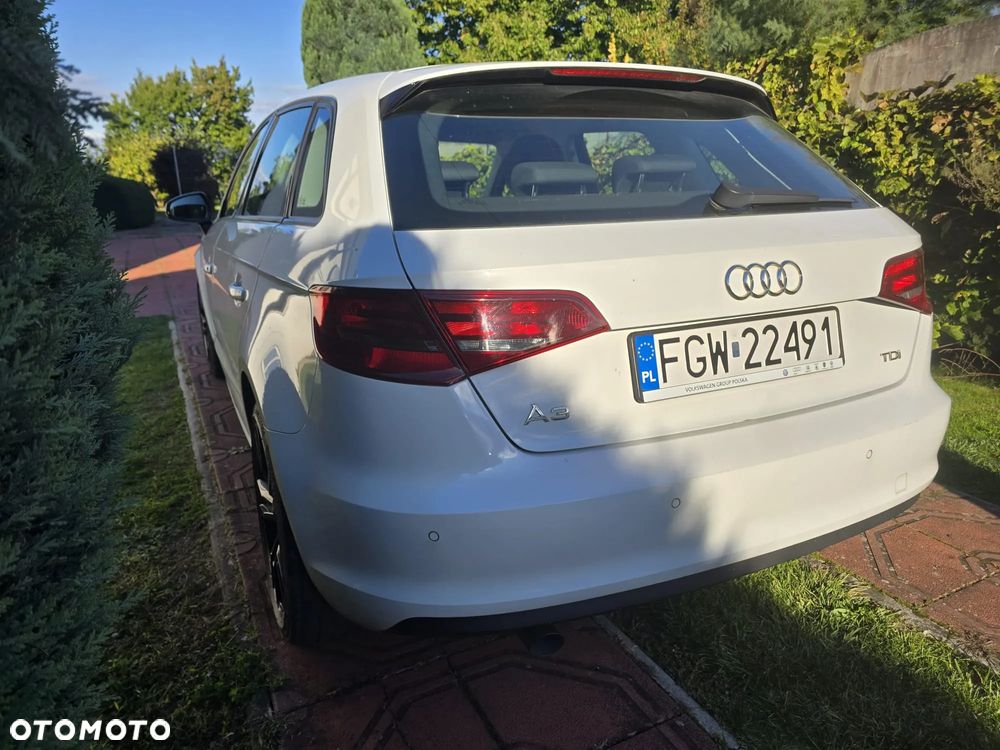 Audi A3 Sportback 1.6 TDI DPF Ambiente - 9