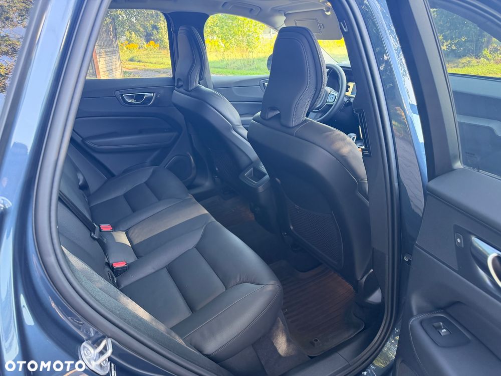 Volvo XC 60 B5 B AWD Plus Dark - 9