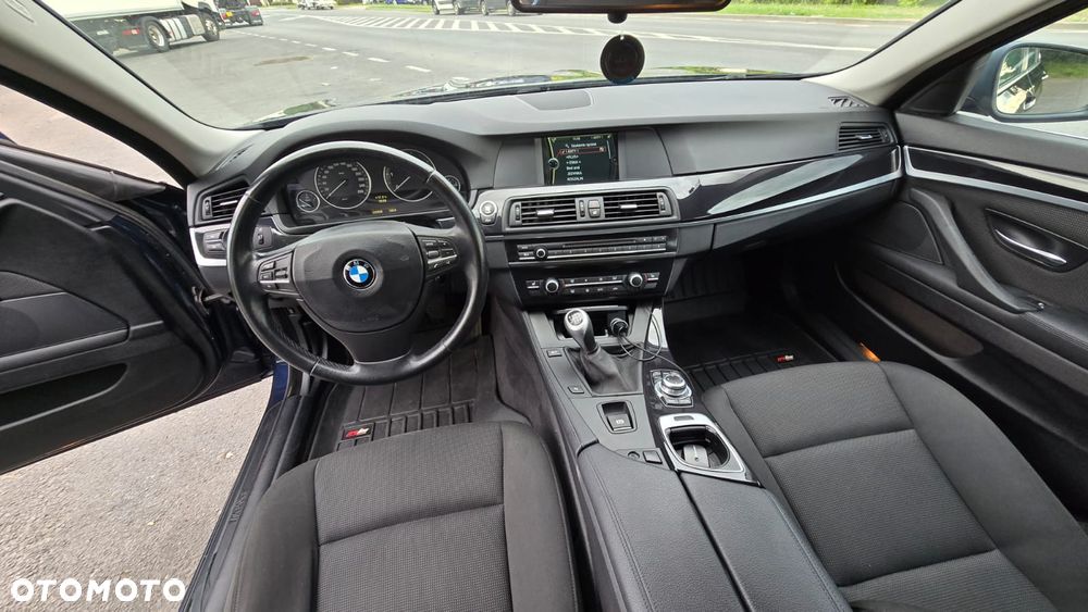 BMW Seria 5 520d - 23