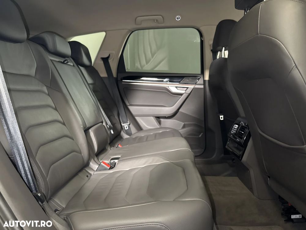 Volkswagen Touareg - 13