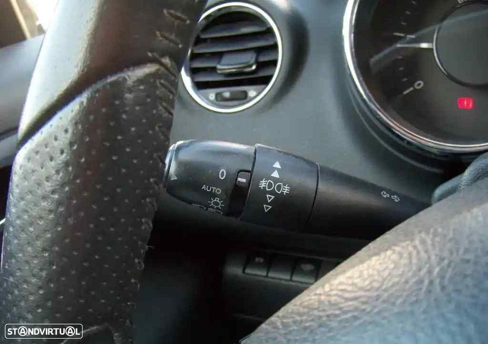 Peugeot 5008 1.6 HDi 5L Allure J17 - 20