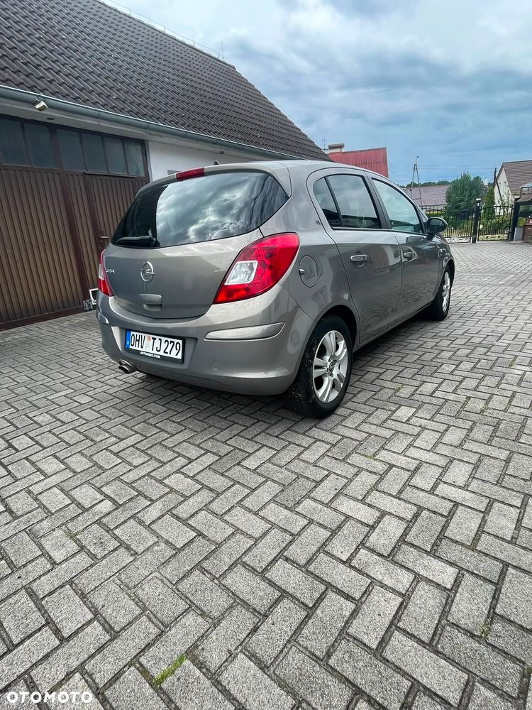 Opel Corsa 1.4 16V Cosmo - 5