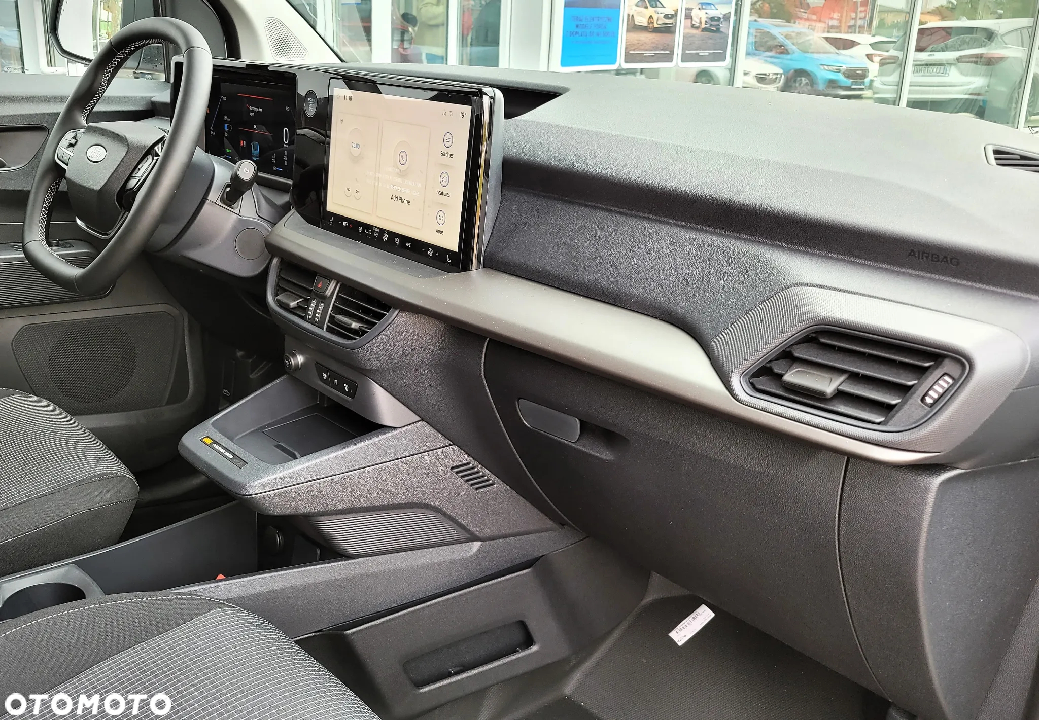 Ford Transit Courier - 10