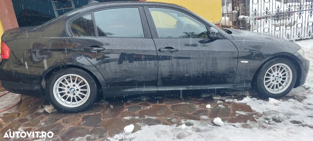 BMW Seria 3 320i - 5