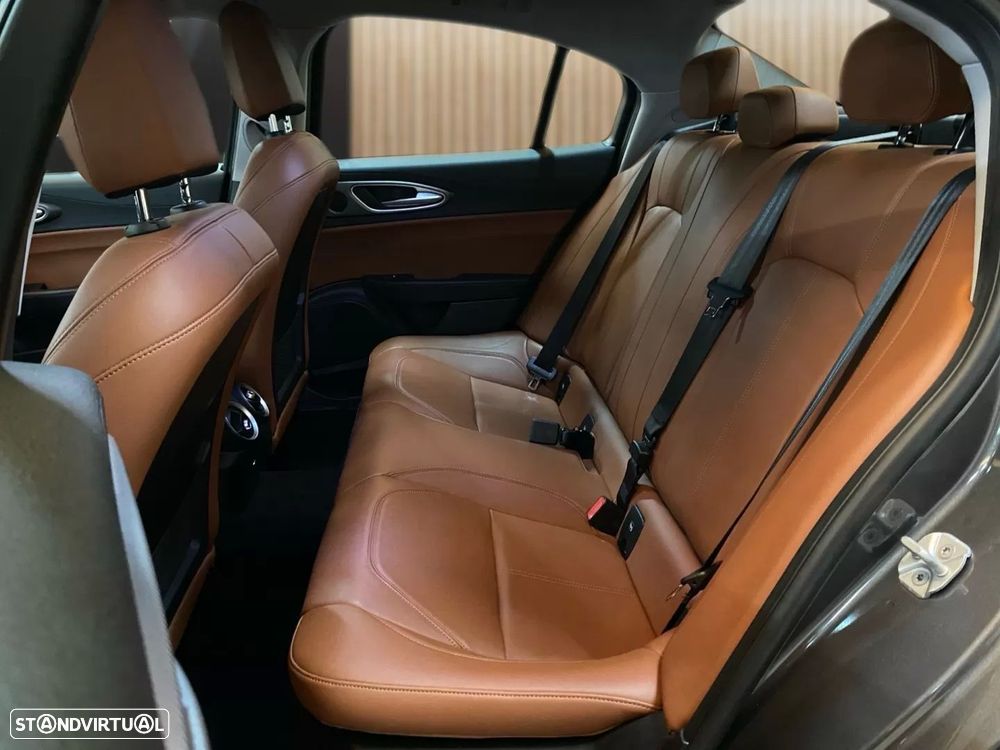 Alfa Romeo Giulia 2.2 D Super AT8 - 17