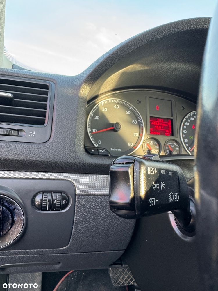 Volkswagen Golf - 37