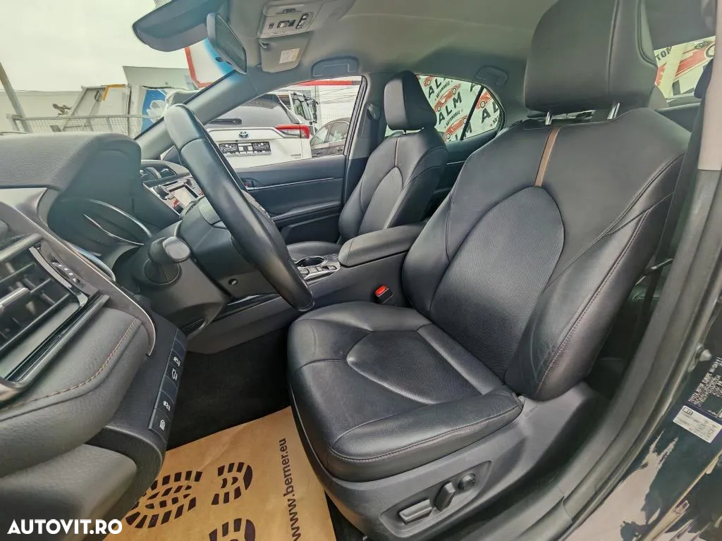 Toyota Camry 2.5 Hybrid Business - 16