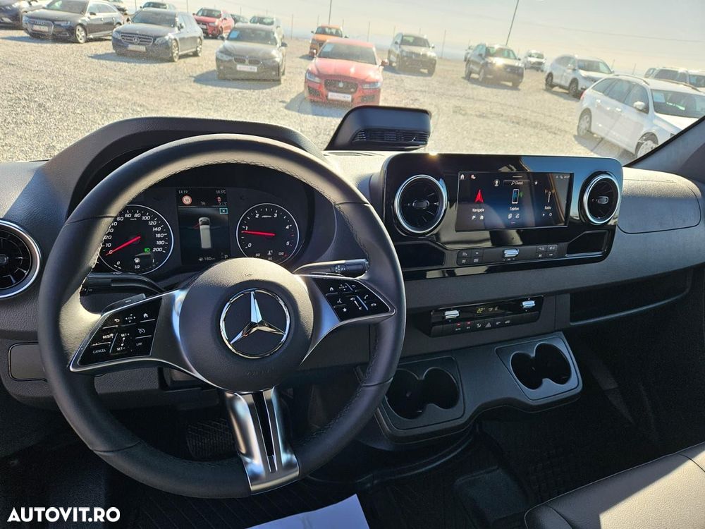 Mercedes-Benz Sprinter - 11