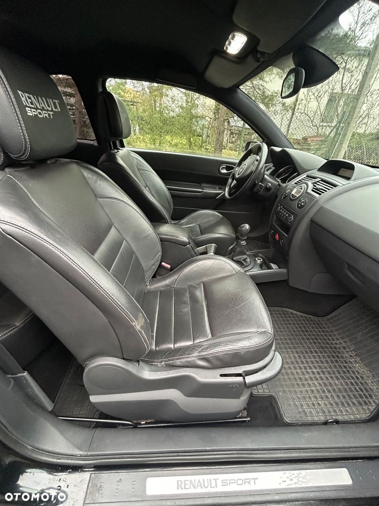 Renault Megane Sport F1-Team R26 - 15