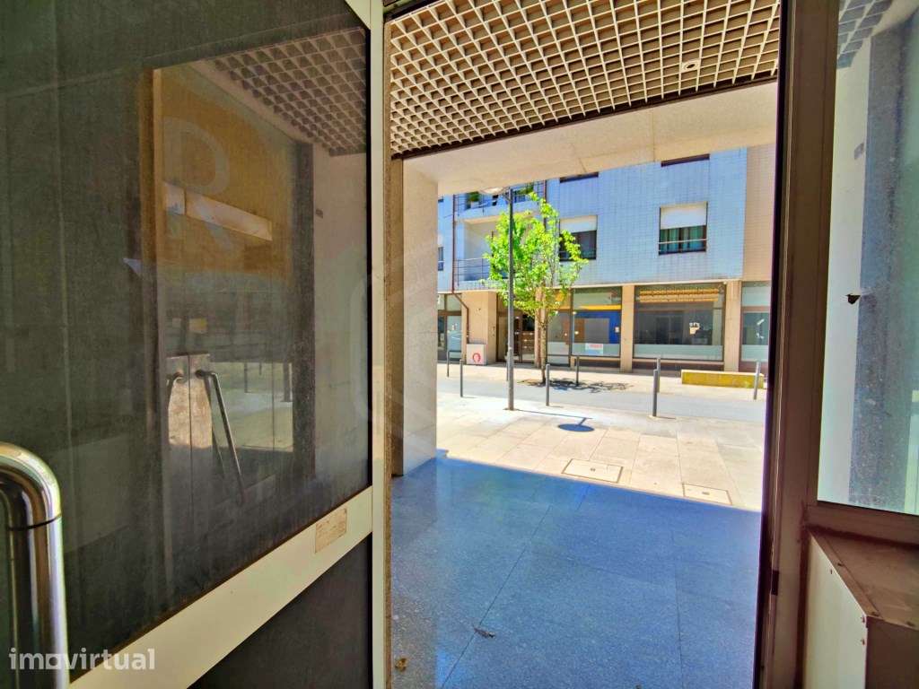 Espaço no Centro da Cidade de S. João da Madeira - Grande imagem: 5/15