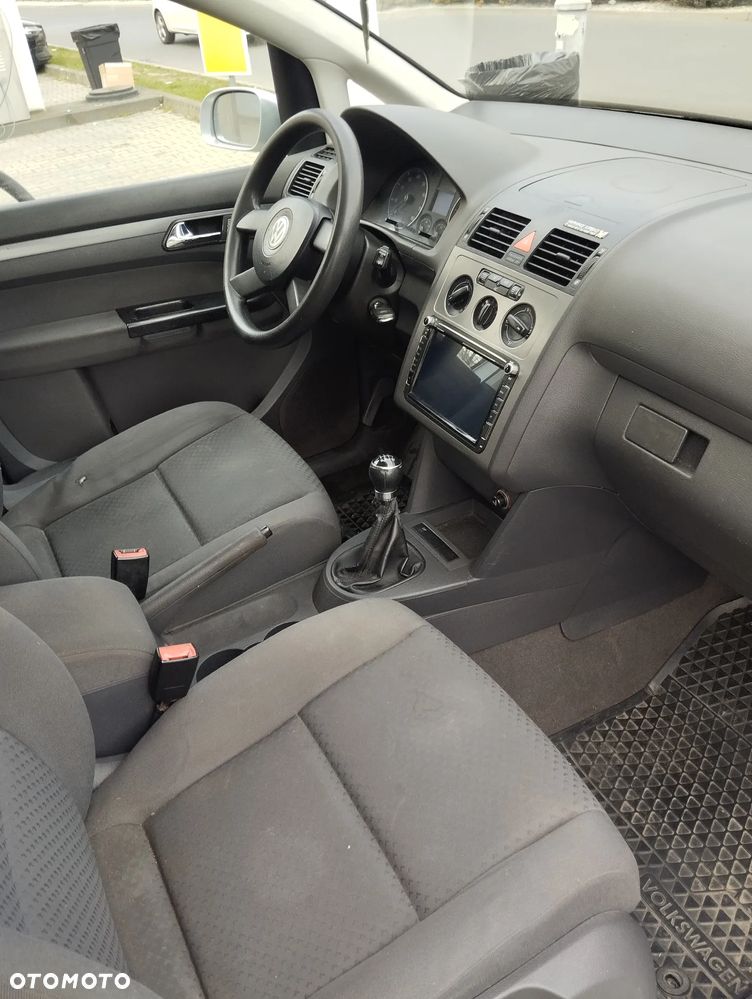 Volkswagen Touran 1.6 FSI Trendline - 8