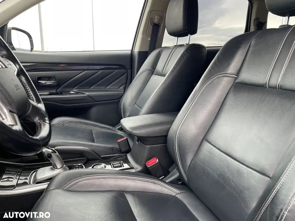 Mitsubishi Outlander 2.0 4WD Plug-In Hybrid Top - 8