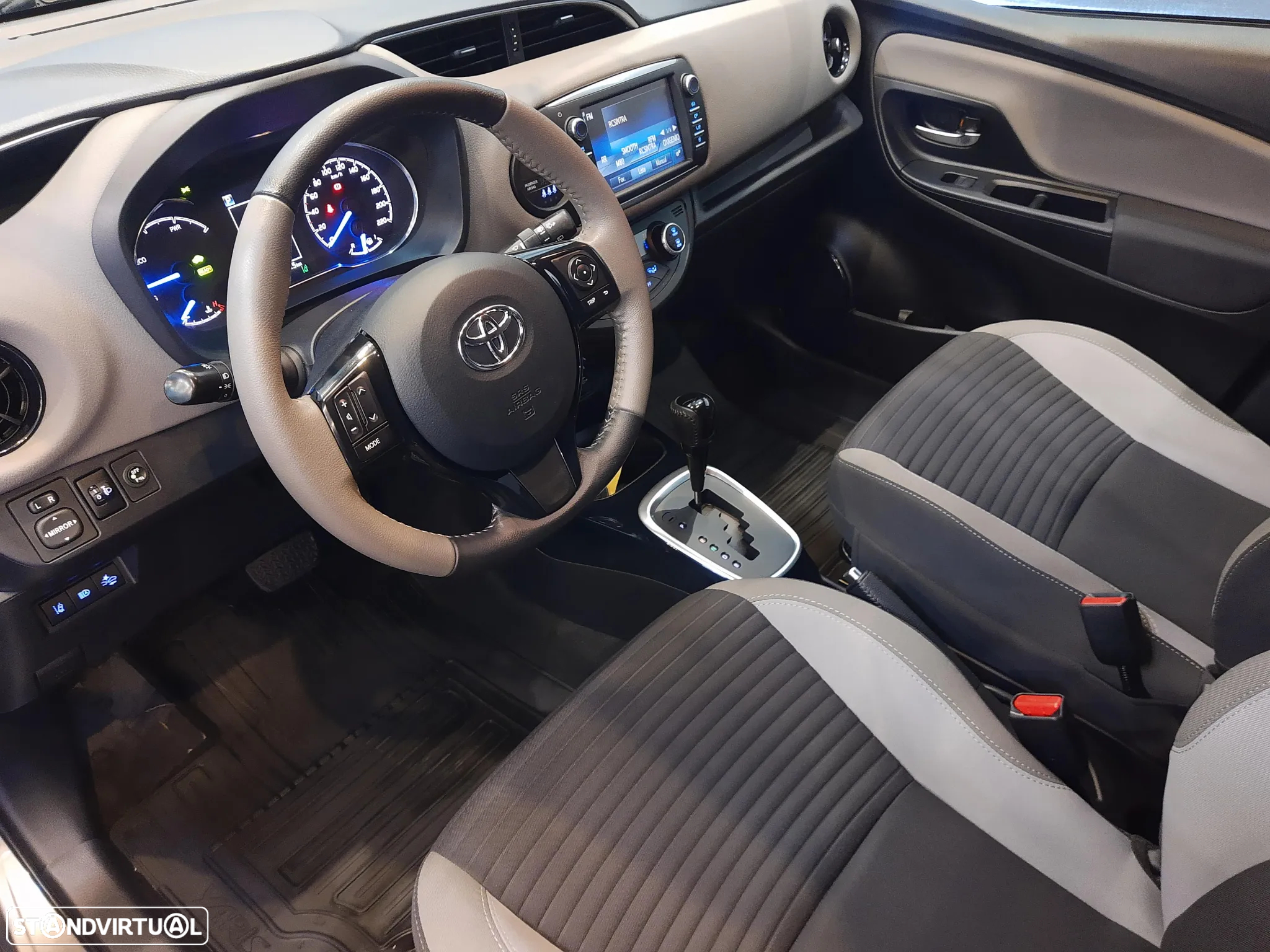 Toyota Yaris 1.5 HSD Square Collec.Bronze - 8