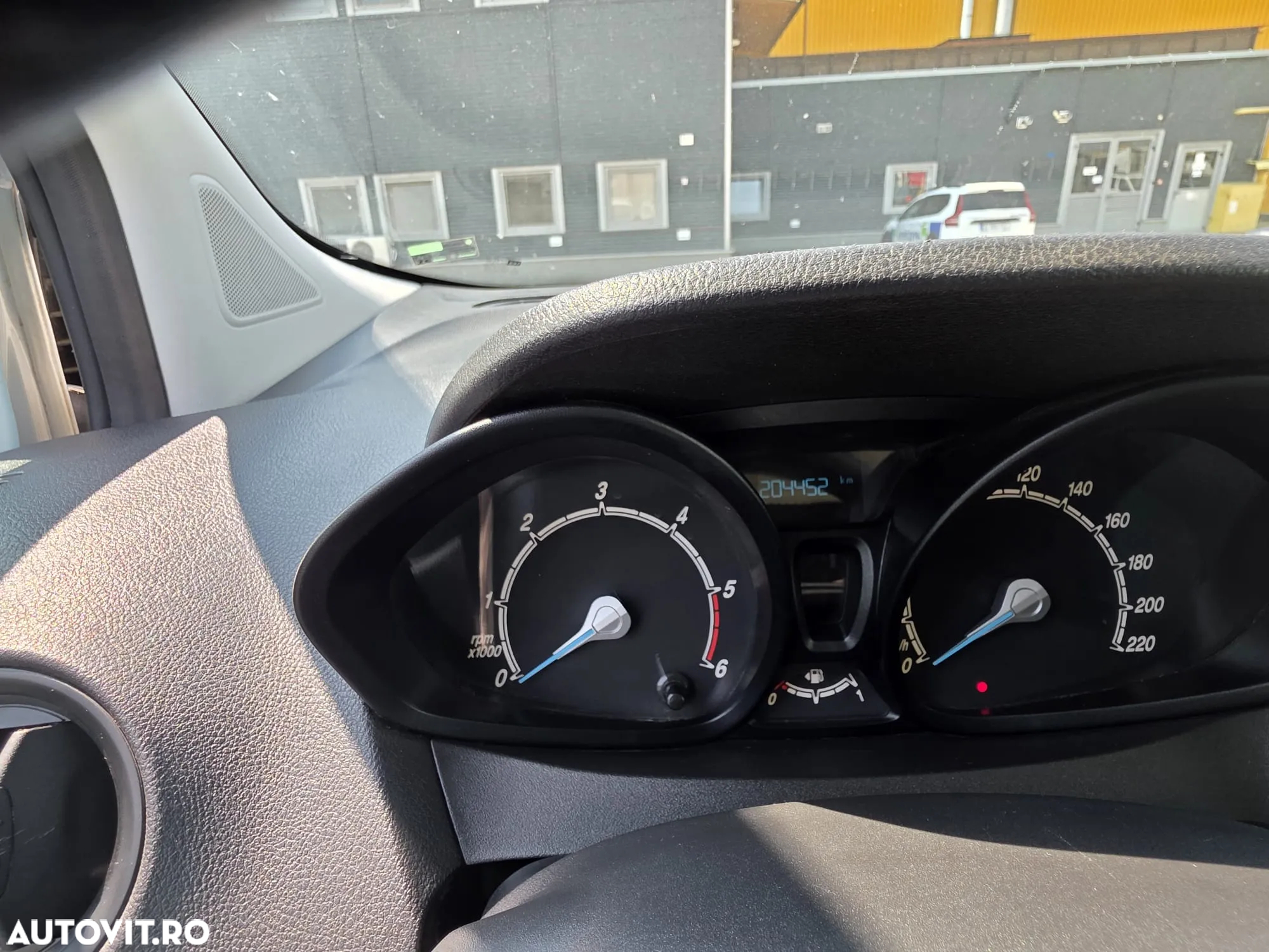 Ford Transit Courier - 15