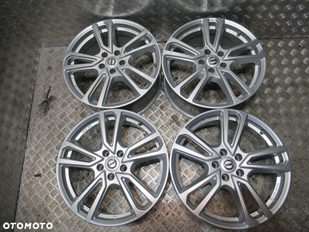 Felgi Volvo S60 S90 V40 V60 V70 V90 XC40 XC60 XC90 8Jx18 et42 5x108 - 1