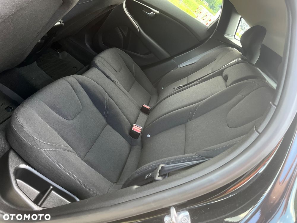 Volvo V40 Cross Country - 17