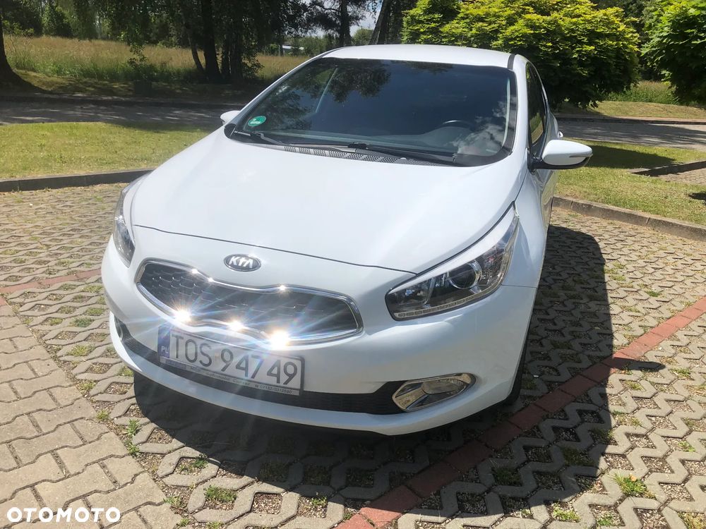 Kia Ceed 1.6 CRDi 128 Dream Team Edition - 4