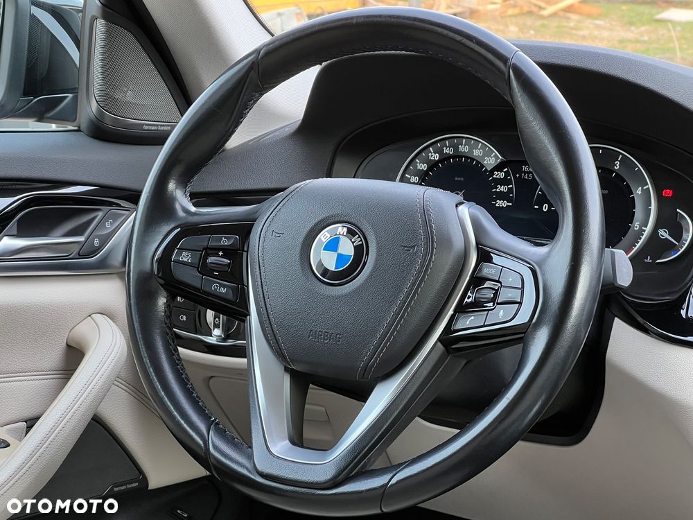 BMW Seria 5 520d xDrive Luxury Line sport - 23