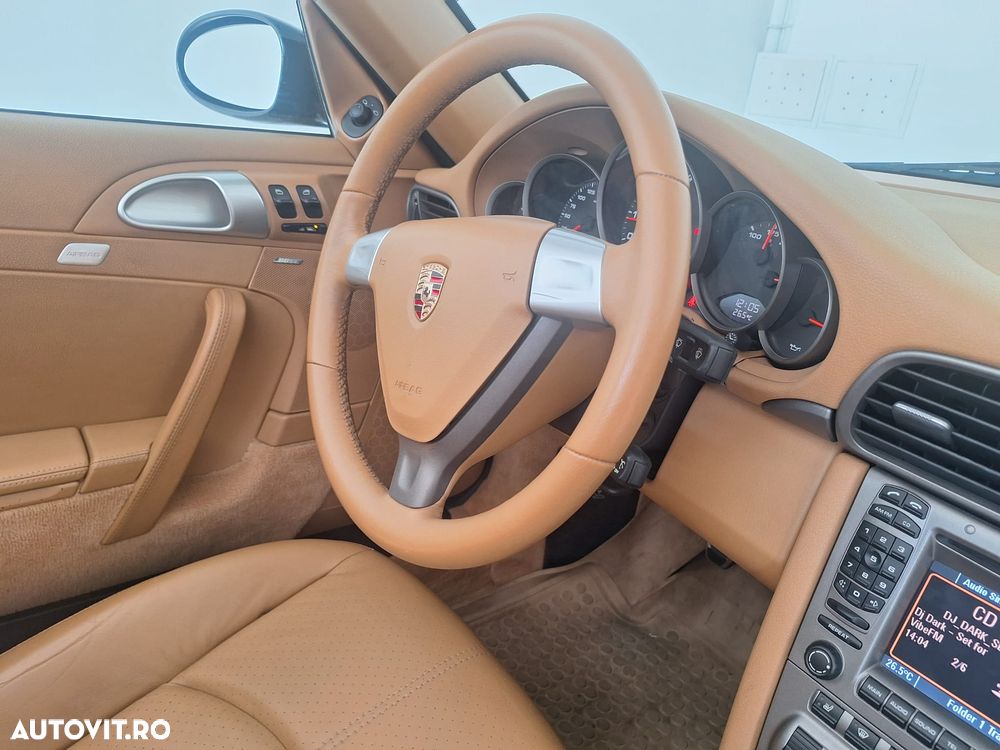 Porsche 911 Carrera 4 - 27