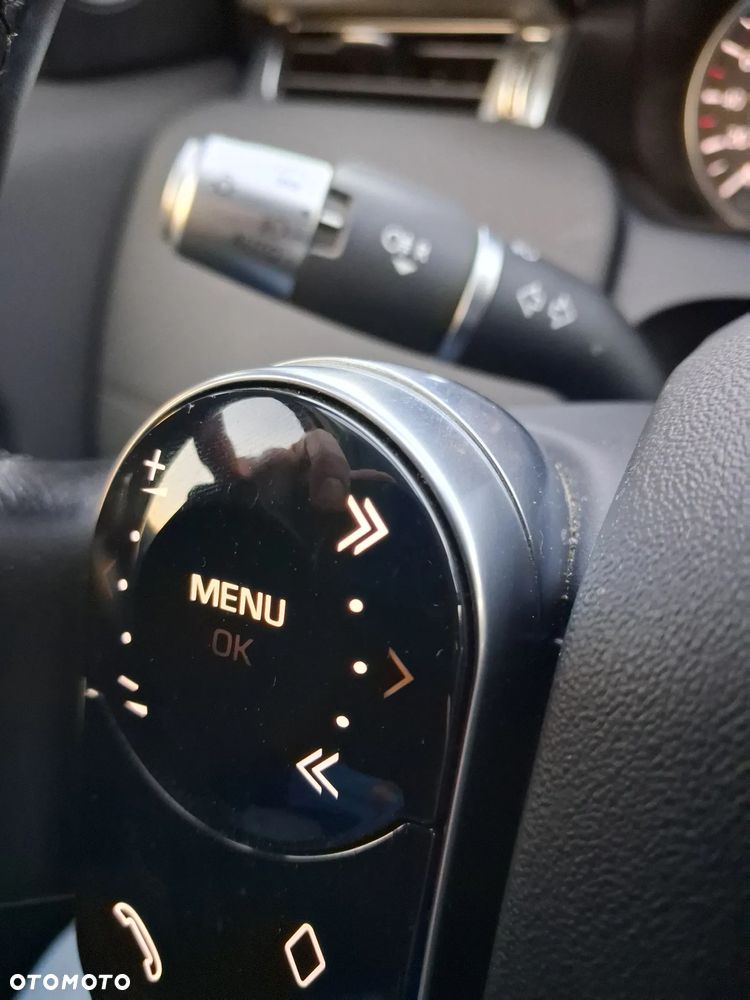 Land Rover Discovery Sport 2.0 D150 R-Dynamic SE - 25