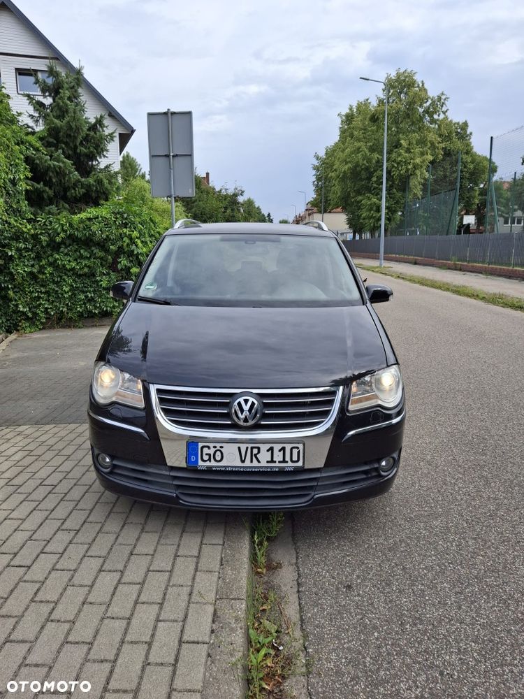 Volkswagen Touran - 1