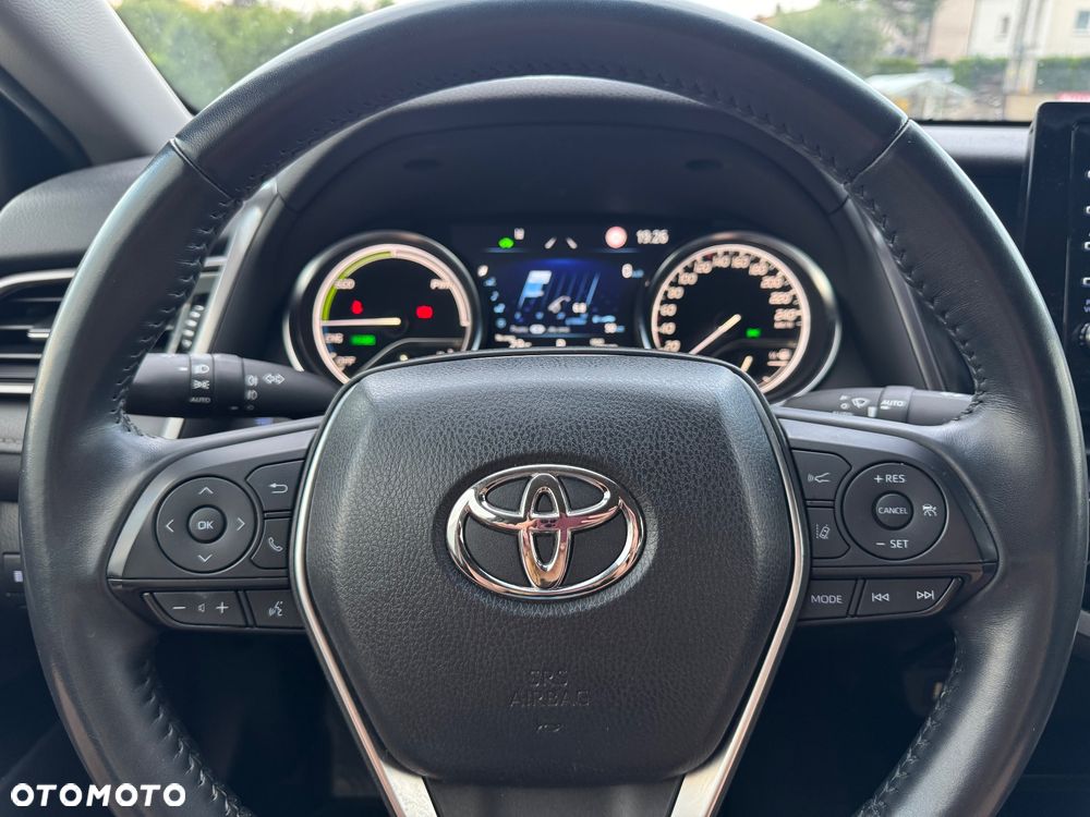 Toyota Camry 2.5 Hybrid Comfort CVT - 24