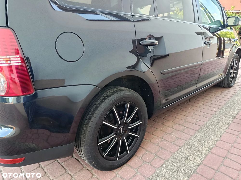 Volkswagen Touran 1.9 TDI DPF Highline - 22