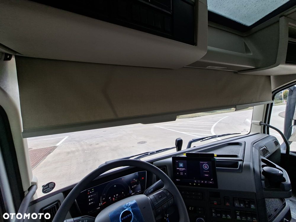Volvo FM 430 6x2 (kabina dzienna) + HYVA 20 T - 16