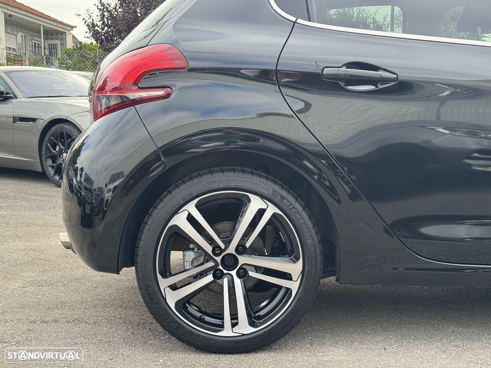 Peugeot 208 1.2 PureTech GT Line - 4