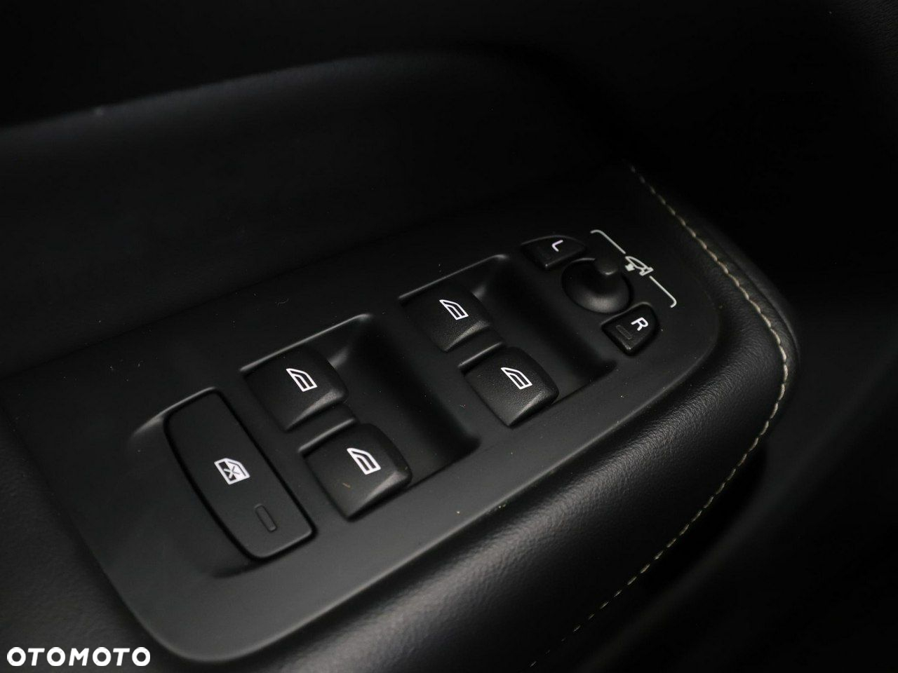 Volvo XC 60 D4 AWD Geartronic RDesign - 35
