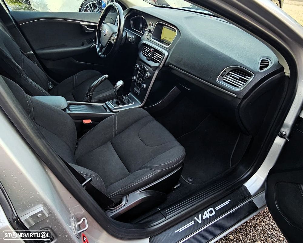 Volvo V40 D2 Kinetic - 6