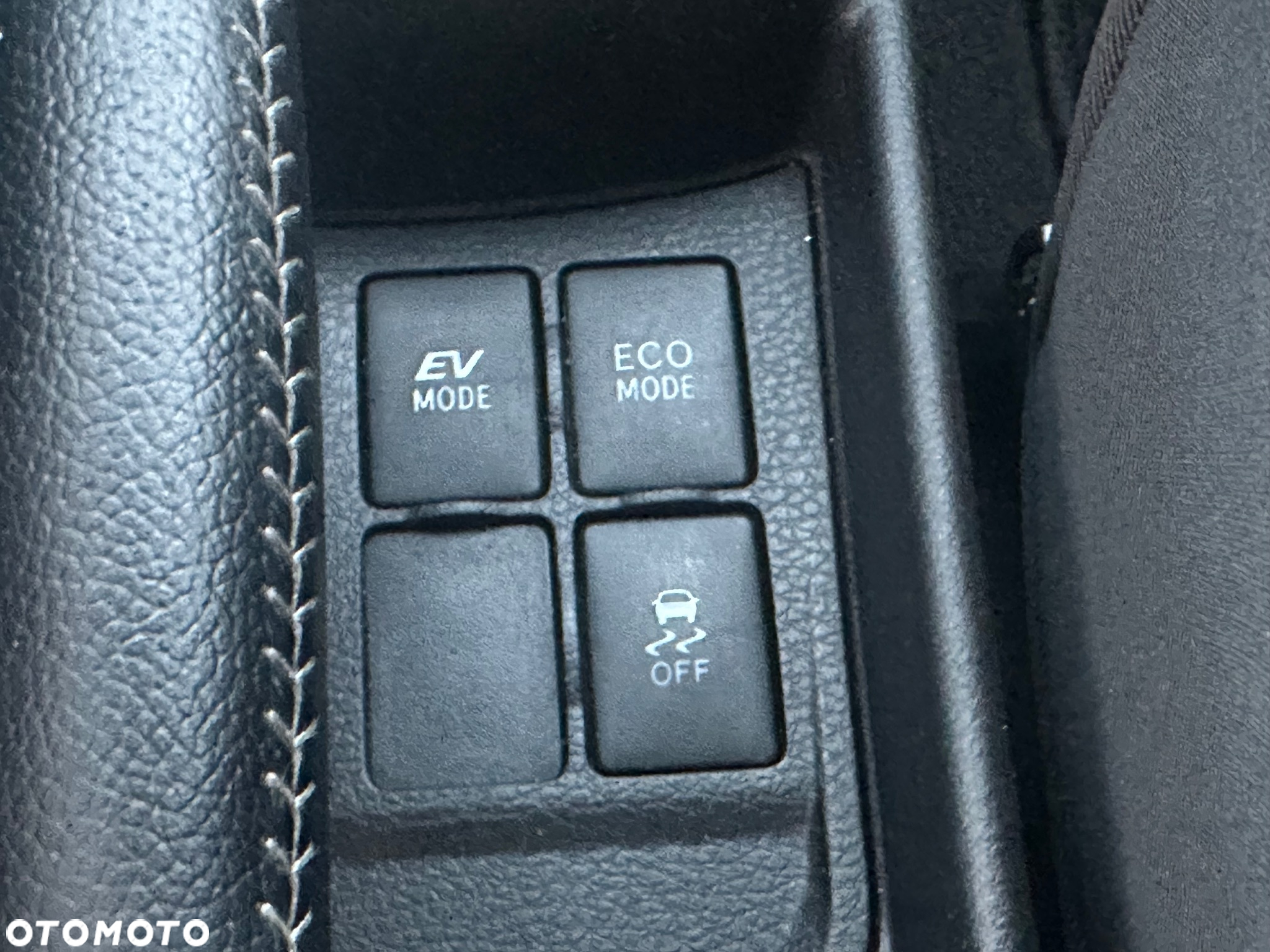 Toyota Yaris Hybrid 1.5 VVT-i - 28