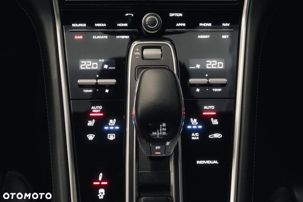 Porsche Panamera - 25