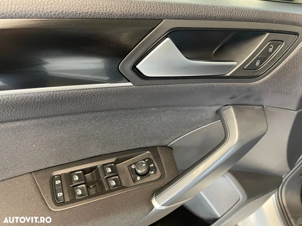 Volkswagen Touran 1.5 TSI DSG Highline - 6