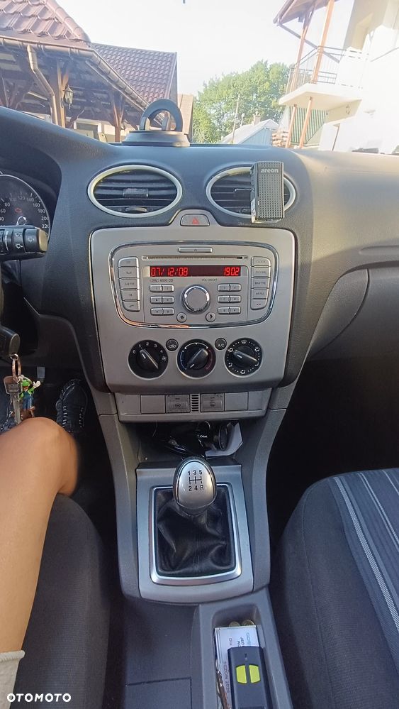 Ford Focus 1.6 16V Ghia - 10