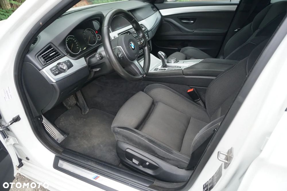 BMW Seria 5 525d xDrive - 22