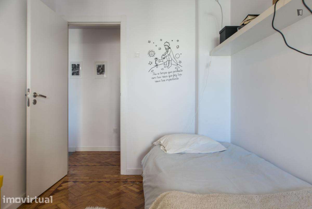 Quarto - localizado em Roma-Areeiro Lisbon - Grande imagem: 3/33