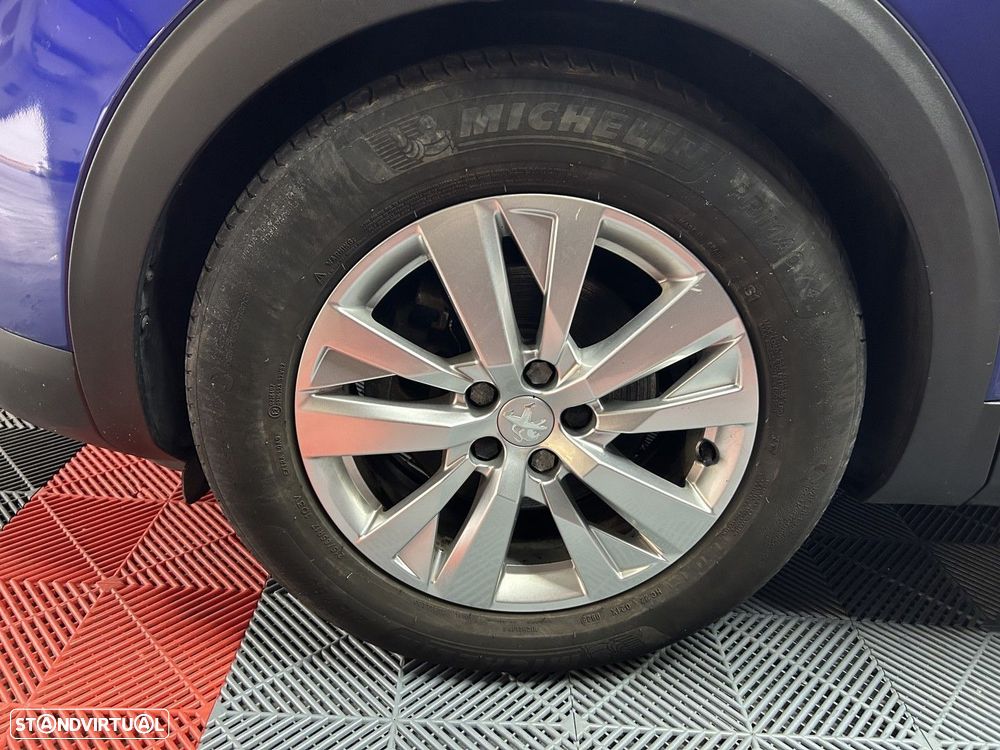 Peugeot 3008 1.2 PureTech Allure Pack EAT8 — fotografia 17