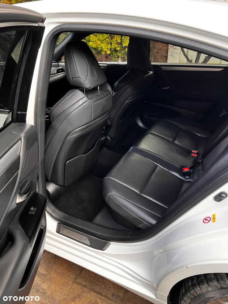 Lexus ES 300h F Sport - 10