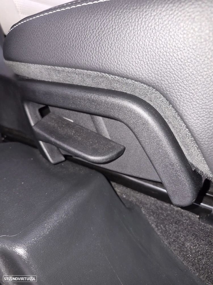 Land Rover Discovery Sport P300e R-Dynamic S - 53