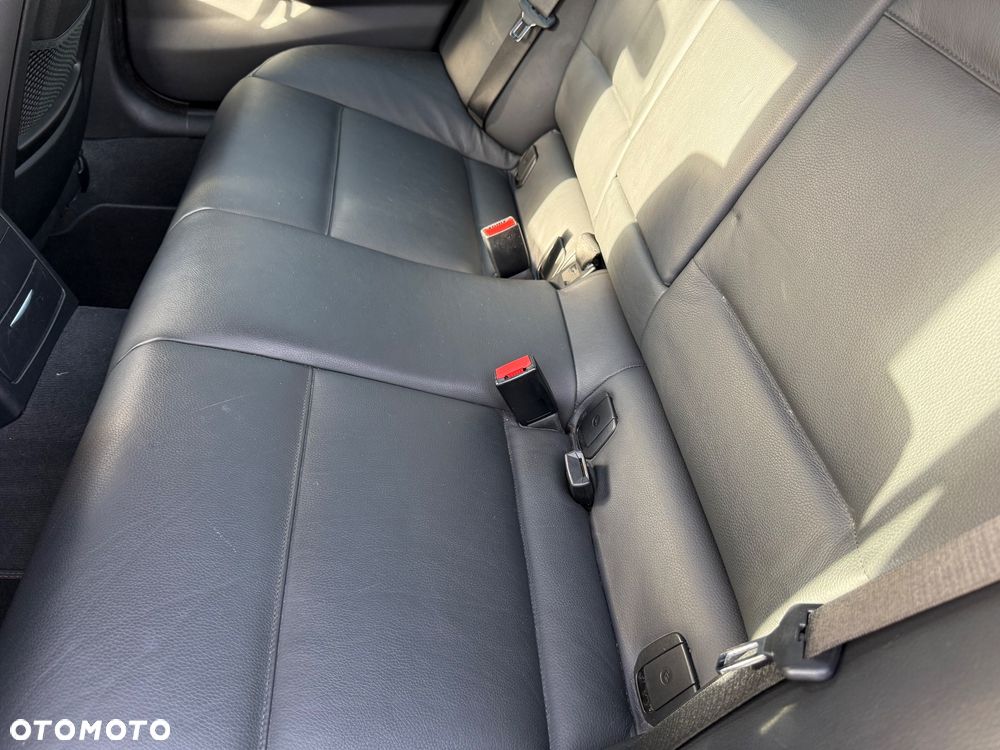 BMW Seria 3 318i - 28