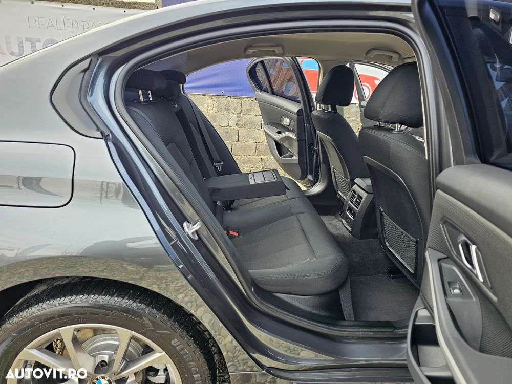 BMW Seria 3 320d Aut. M Sport - 33