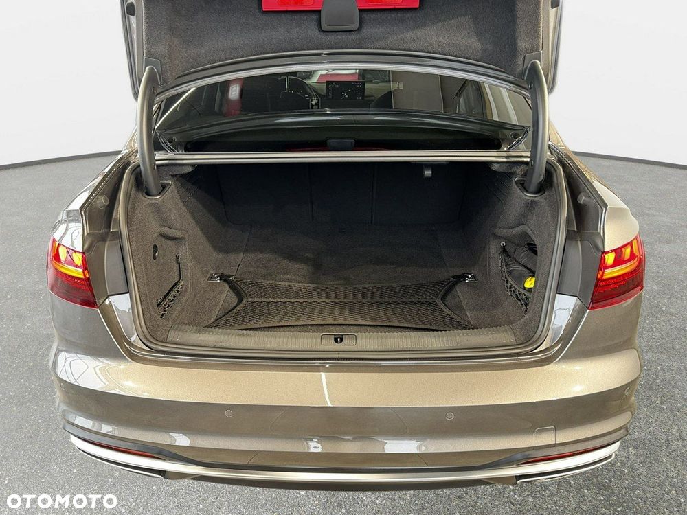 Audi A4 Limousine - 10