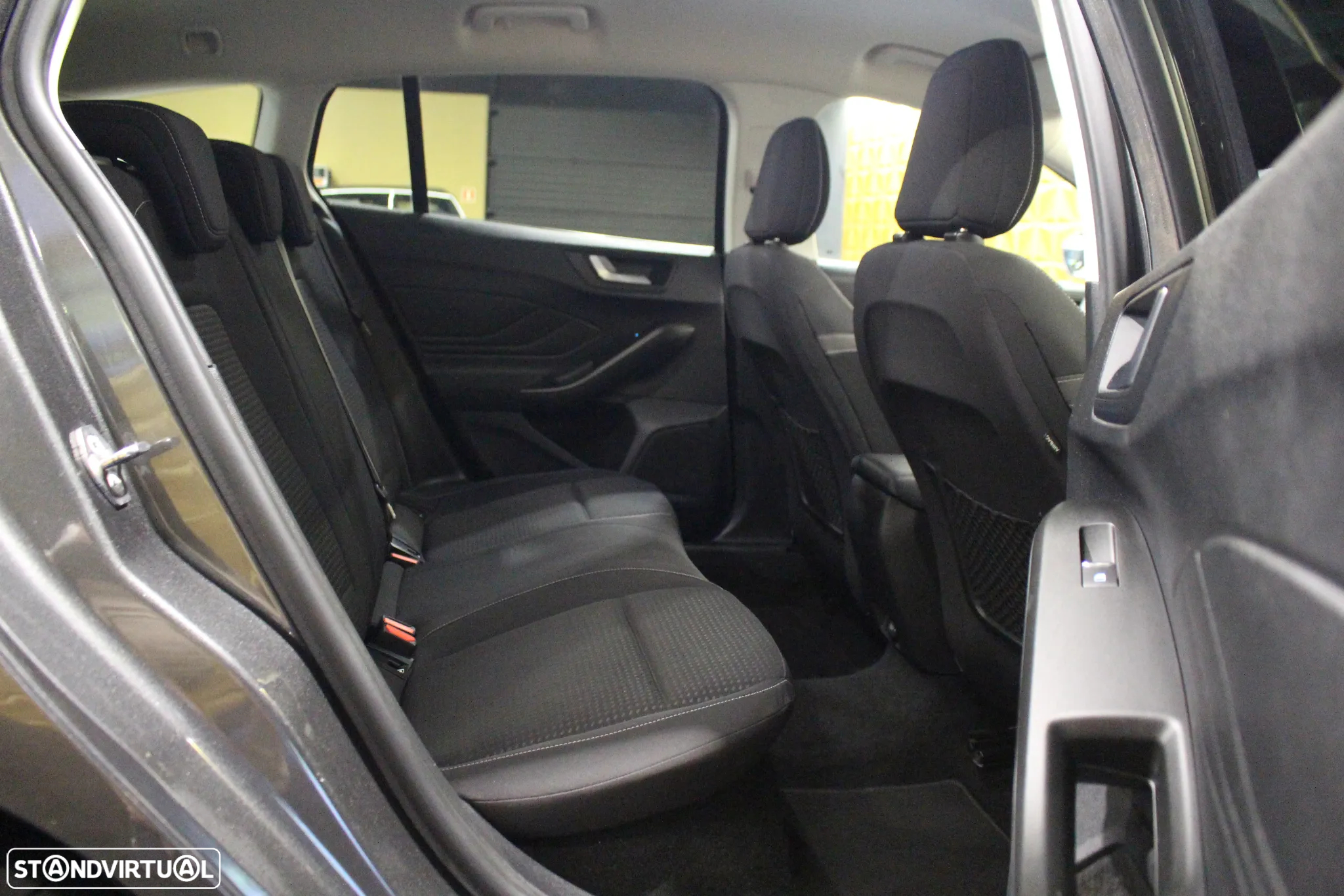 Ford Focus SW 1.5 TDCi EcoBlue Business - 18