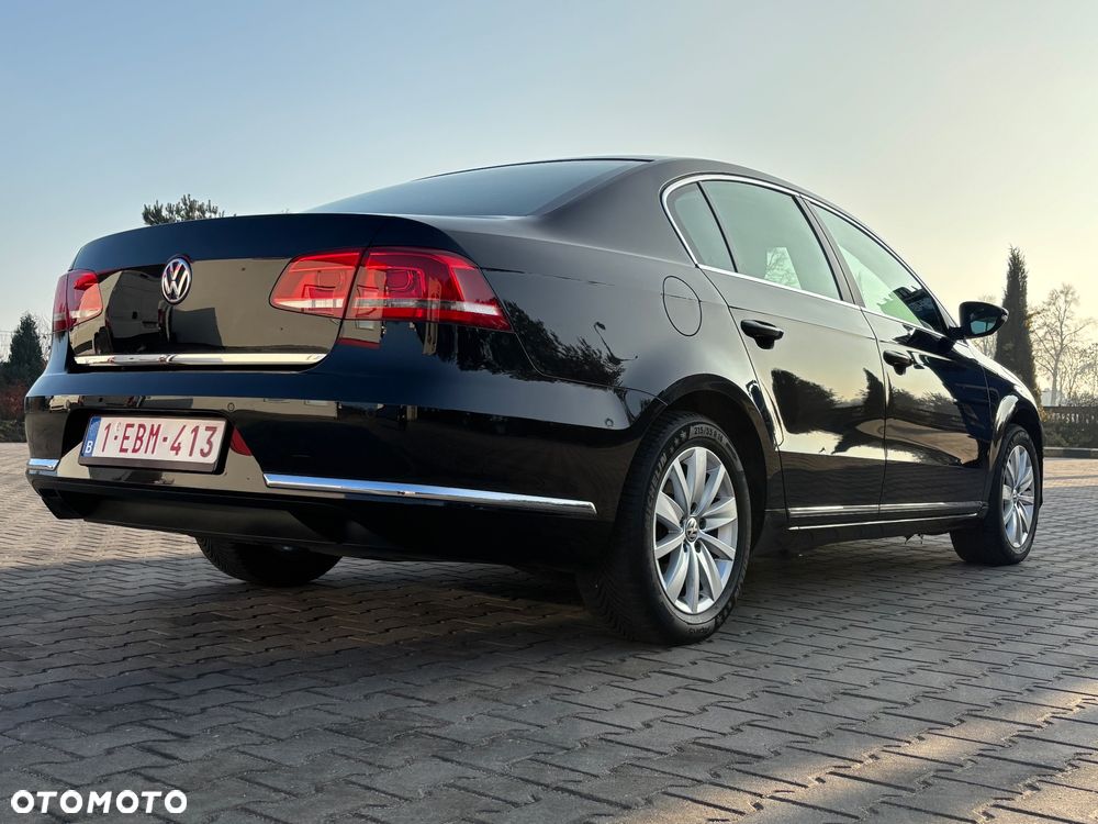 Volkswagen Passat - 12