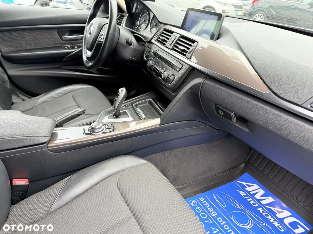 BMW Seria 3 320d Touring - 17