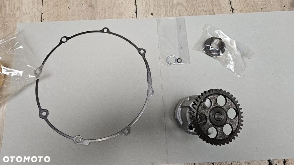 Pompa oleju Yamaha V-Max 1700  90891-10220 - 12