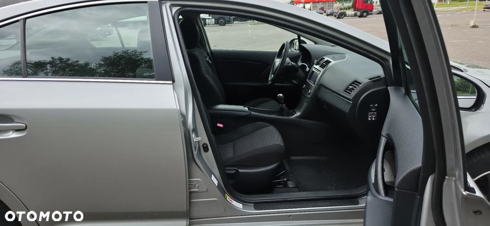 Toyota Avensis 2.0 D-4D - 10