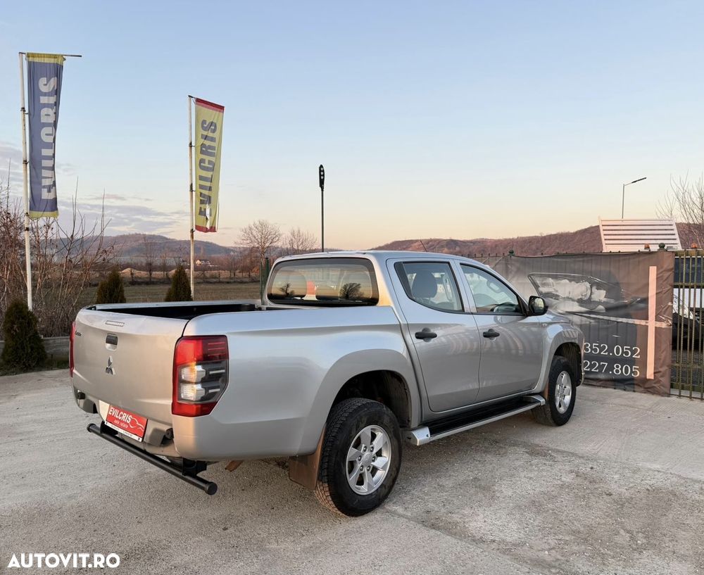 Mitsubishi L200 Double Cab 2.2 DI-D M/T Instyle - 10